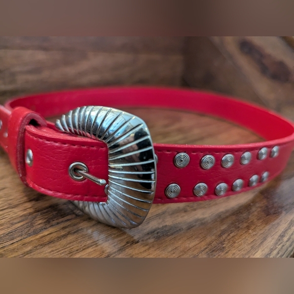 Vintage Western Red Belt with Silver Accents Vegan Leather Sz M - Picture 6 of 6